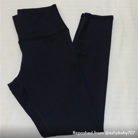 Alo Airlift Leggings - Picture 2 of 5